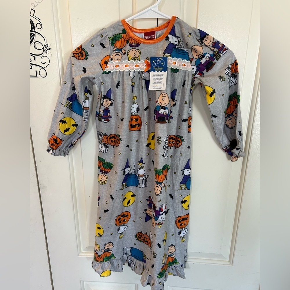 Peanuts Girls Halloween Nightgown  Charlie Brown Snoopy Great Pumpkin Size 4